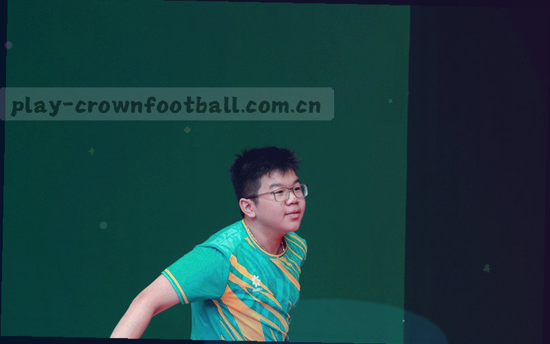 开发人员正在电脑前分析实时比分数据曲线